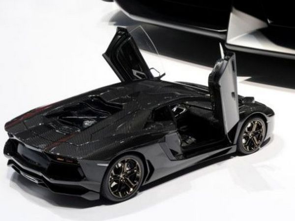 Lamborghini Aventador 1/8 Scale Model Car
