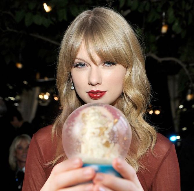 taylor swift snow globes