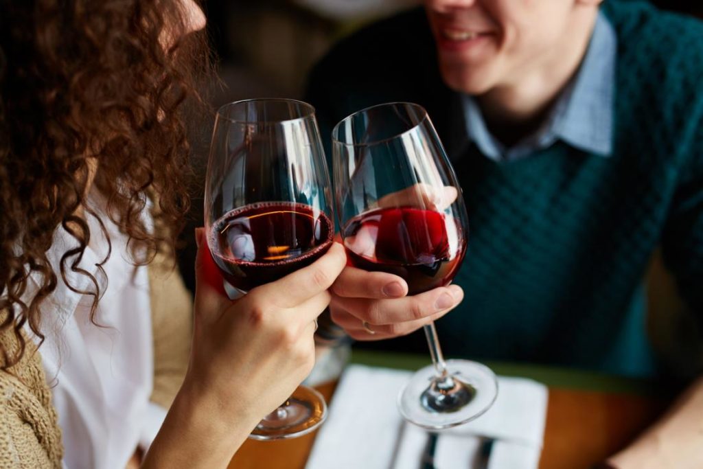 5 Health Reasons to Drink Red Wine Before Bed Weird Worm